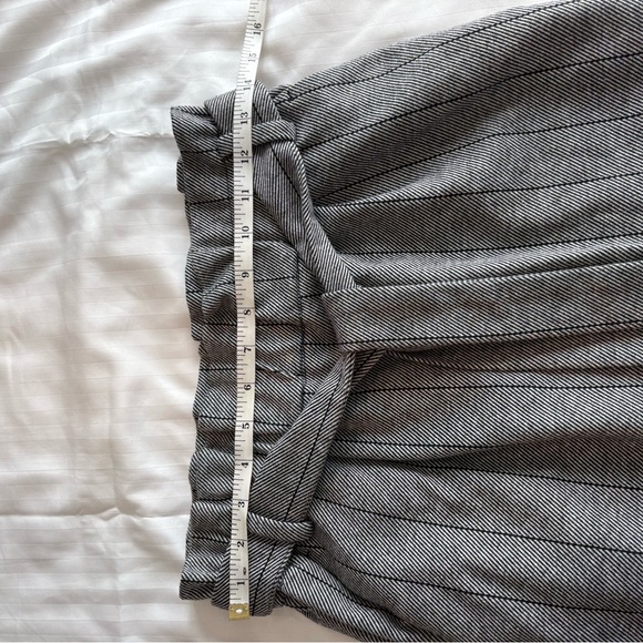 Dynamite Gray with Black Thin Stripes Women's Skirt Size 10 - Picture 3 of 8